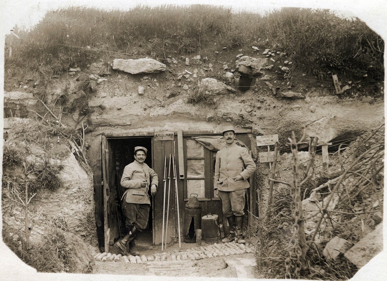 Birinci Dünya Savaşı (1914-1918): Soldaki sekreter Teğmen De Benedetti