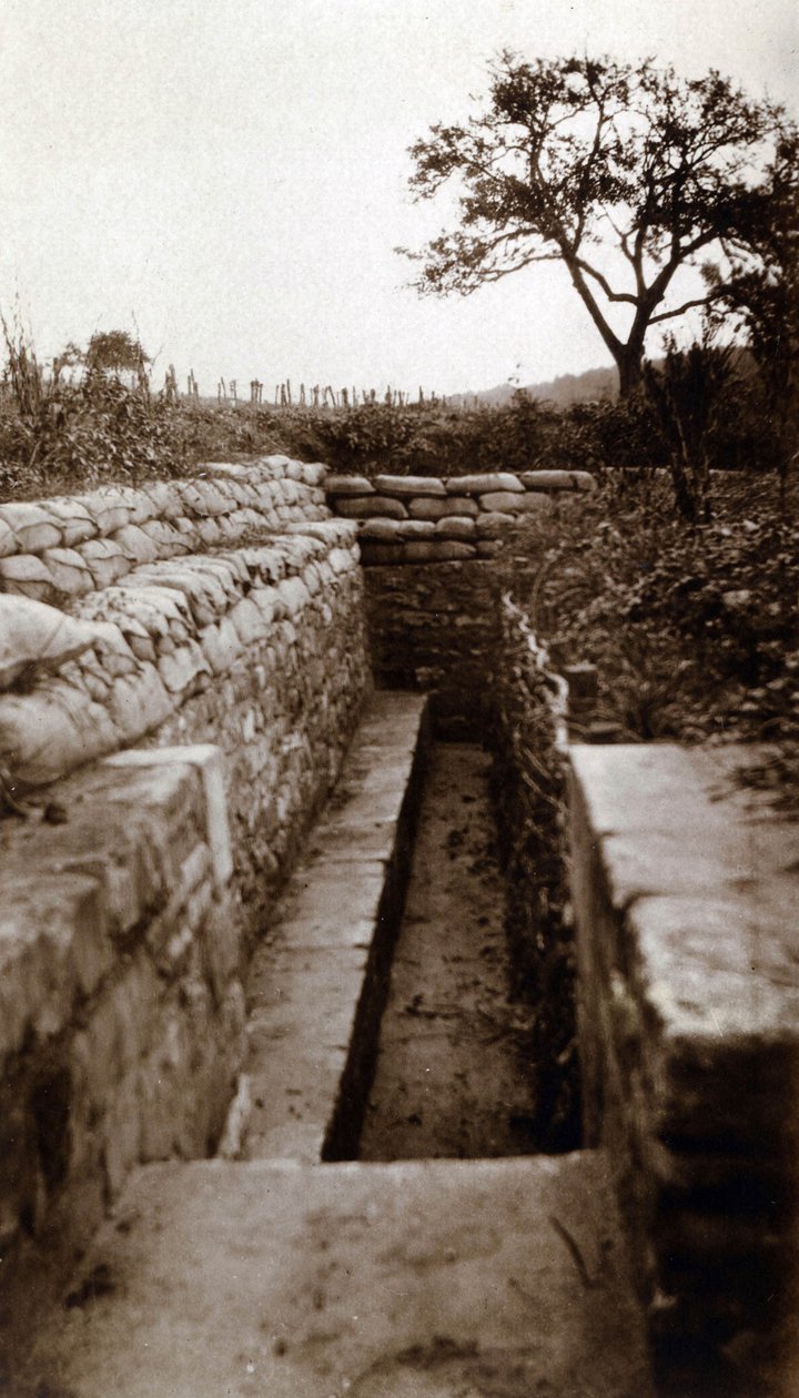 Birinci Dünya Savaşı (1914-1918): “Lemberg hendeği” siper modelinin görünümü, Hautebraye (Oise) by French Photographer