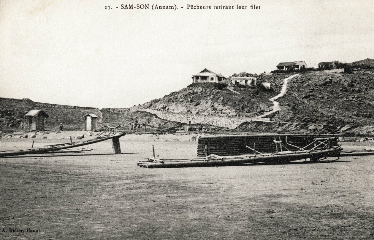 Balıkçılar, Sam Son (Sam-Son), Annam sahillerinin yakınında ağlarını çekiyorlar. Vietnam, Çinhindi'nden kartpostal. 1912-1914 ile ilgili fotoğraf. by French Photographer