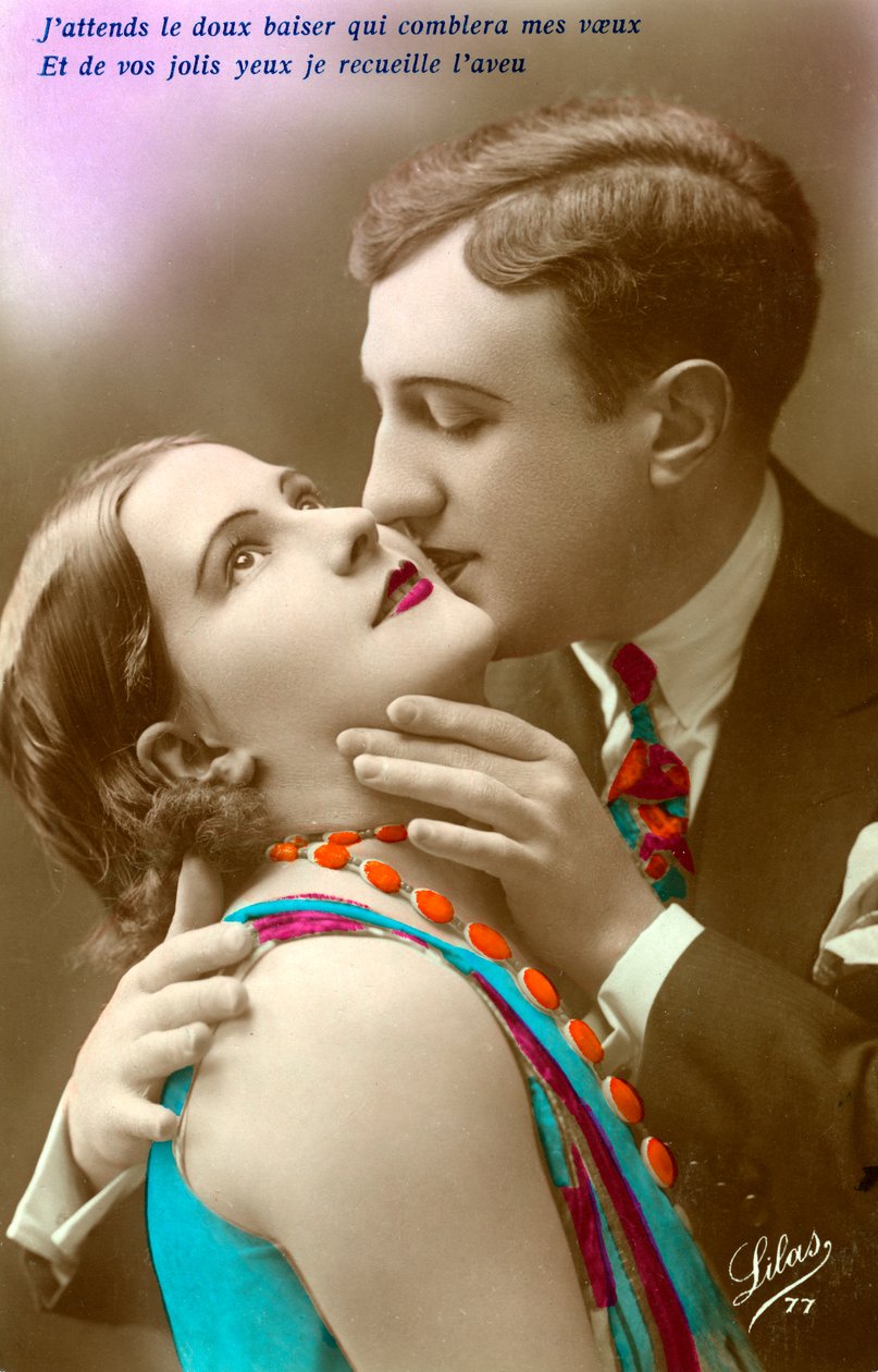 Fransız Çift Öpüşme, c.1920 (el boyaması gümüş baskı) by French Photographer