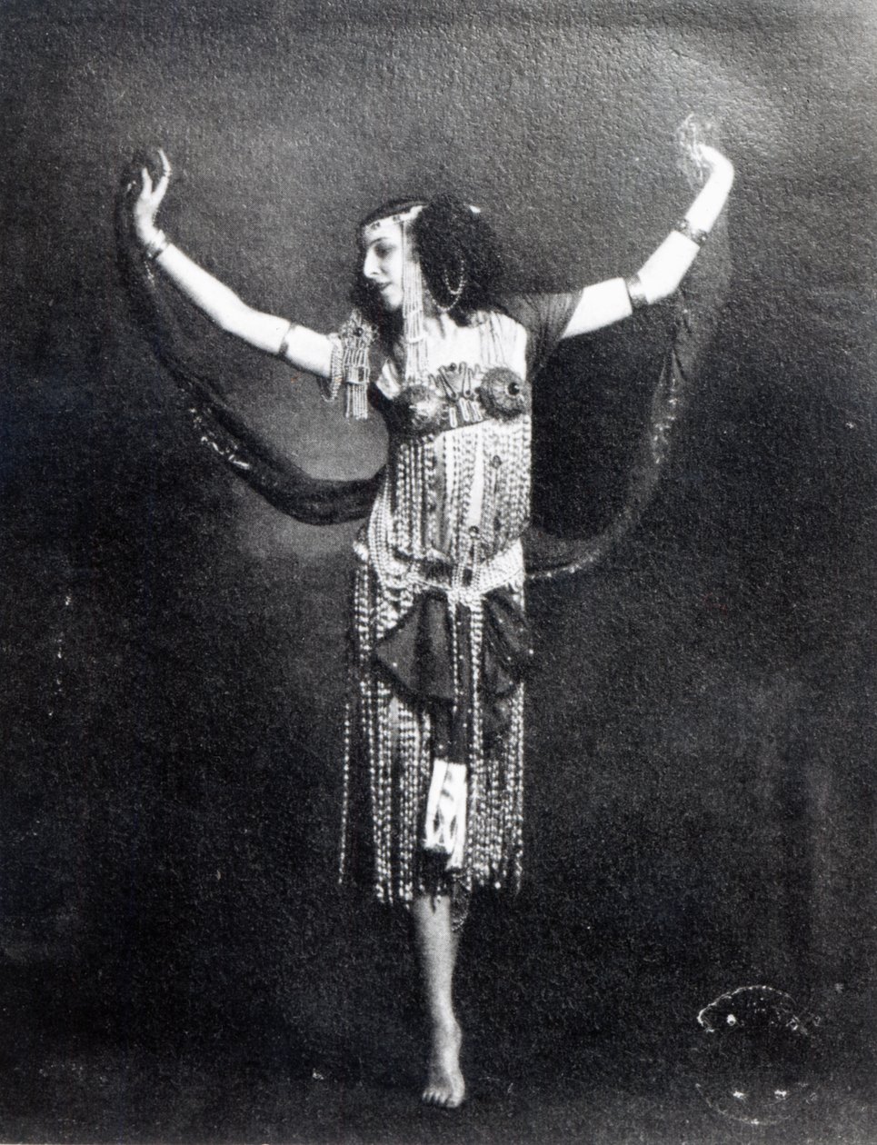 Salome rolünde Ida Rubinstein (bw fotoğraf) by French Photographer