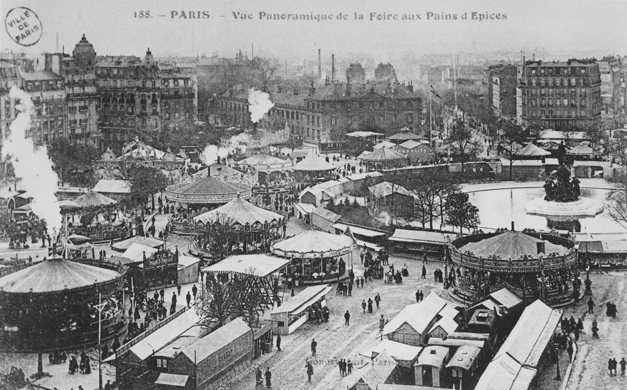 Taht Fuarı, Place de la Nation, Paris by French Photographer