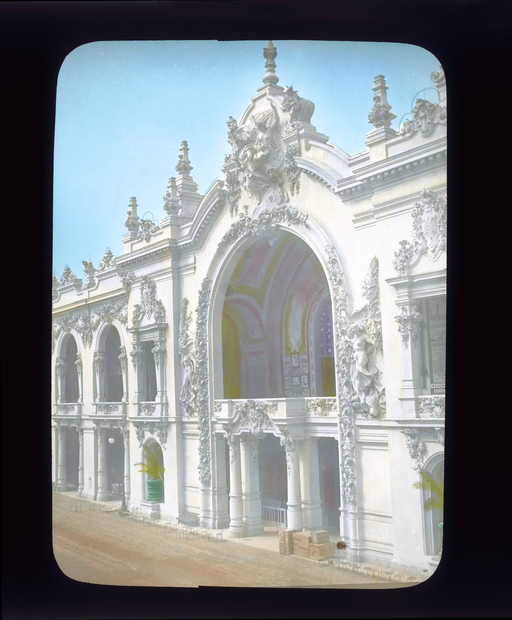 Paris Sergisi: Dekoratif Sanatlar Sarayı, Paris, Fransa, 1900 (fener kaydırağı) by French Photographer