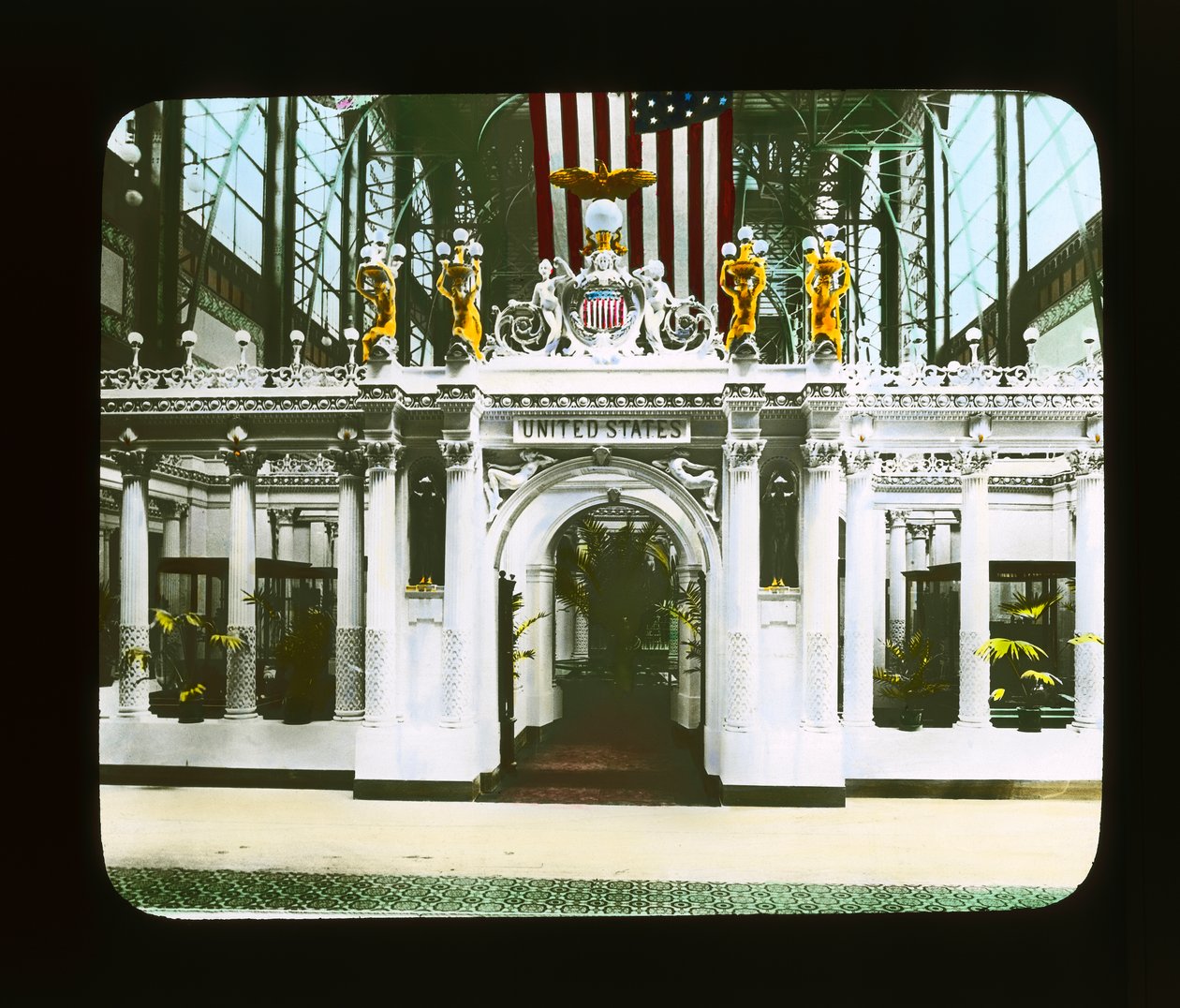 Paris Fuarı: Amerika Birleşik Devletleri Pavyonu, elektrik bölümü, 1900 (fener kaydırağı) by French Photographer
