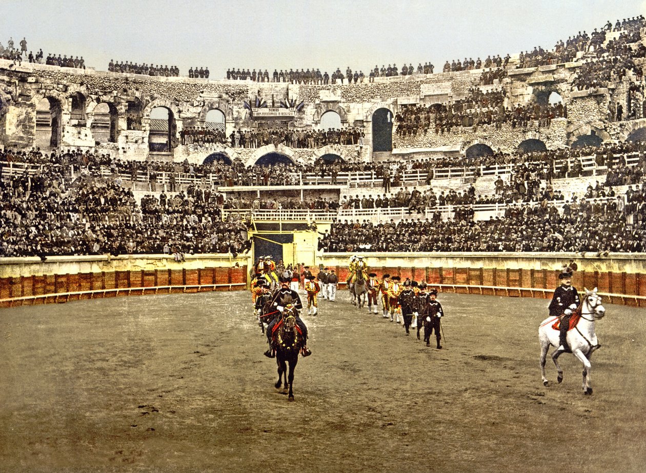 Nîmes Amfitiyatrosunda matadorların alayı, 1890-1900 by French Photographer