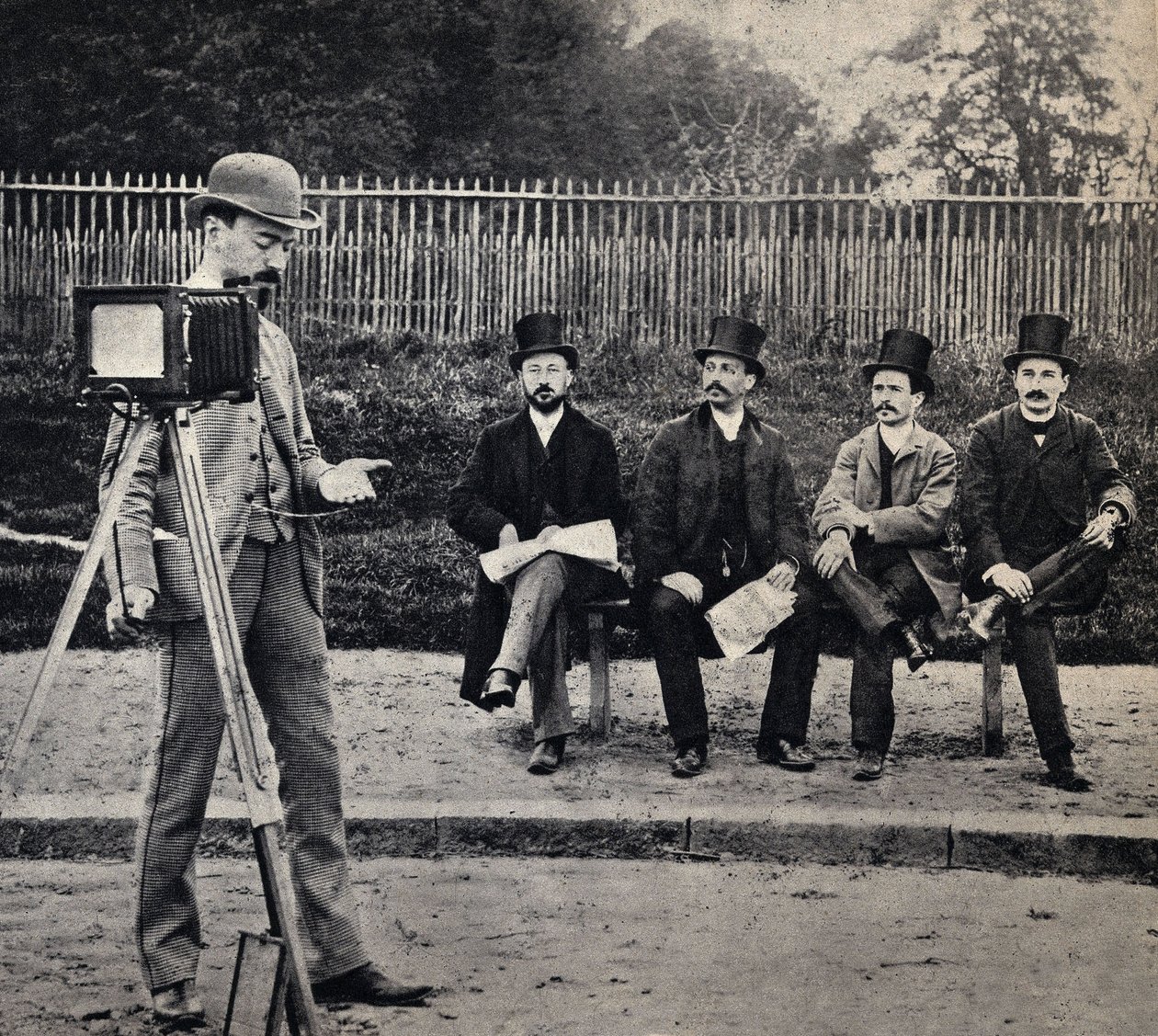 Bir fotoğrafçının hayatından bir sahne, “fotoğrafçı fotoğrafçılığı”. Fotoğraf, 19. yüzyıl sonu, Paris. Kol. Selva. by French Photographer