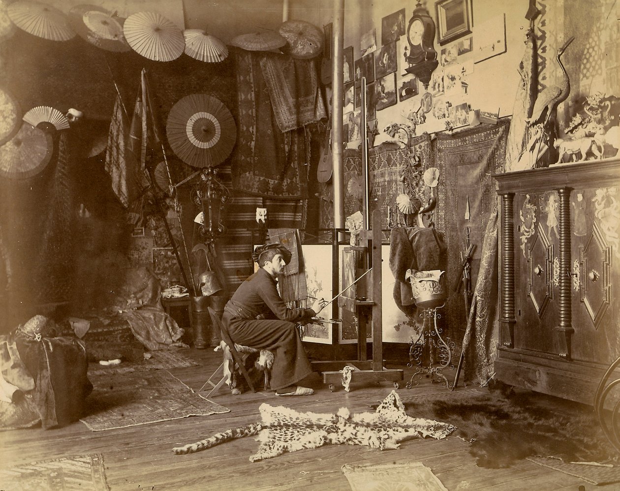 Fransız ressam Rochegrosse, stüdyosunda fotoğraflandı, 1885 dolayları (jelatin gümüş baskı) by French Photographer