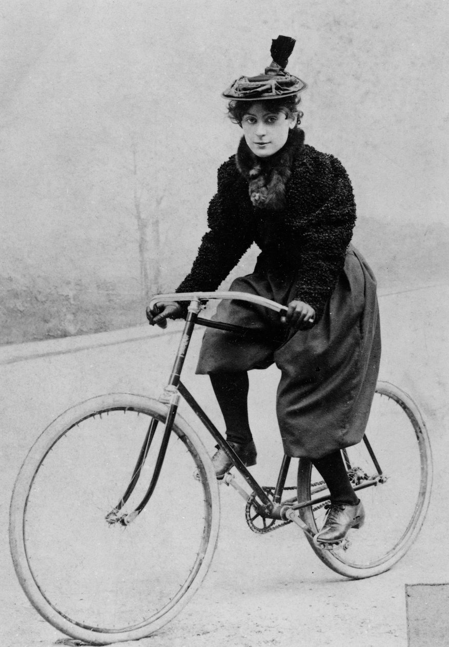 Bisikletli kadın, 1894 by French Photographer