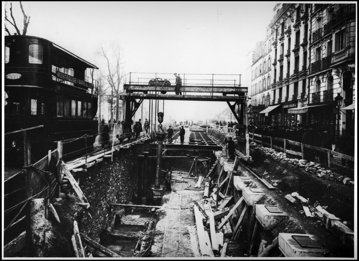 Porte d'Orléans'ta metro inşaatı için çalışmalar - fotoğrafçılık by French Photographer