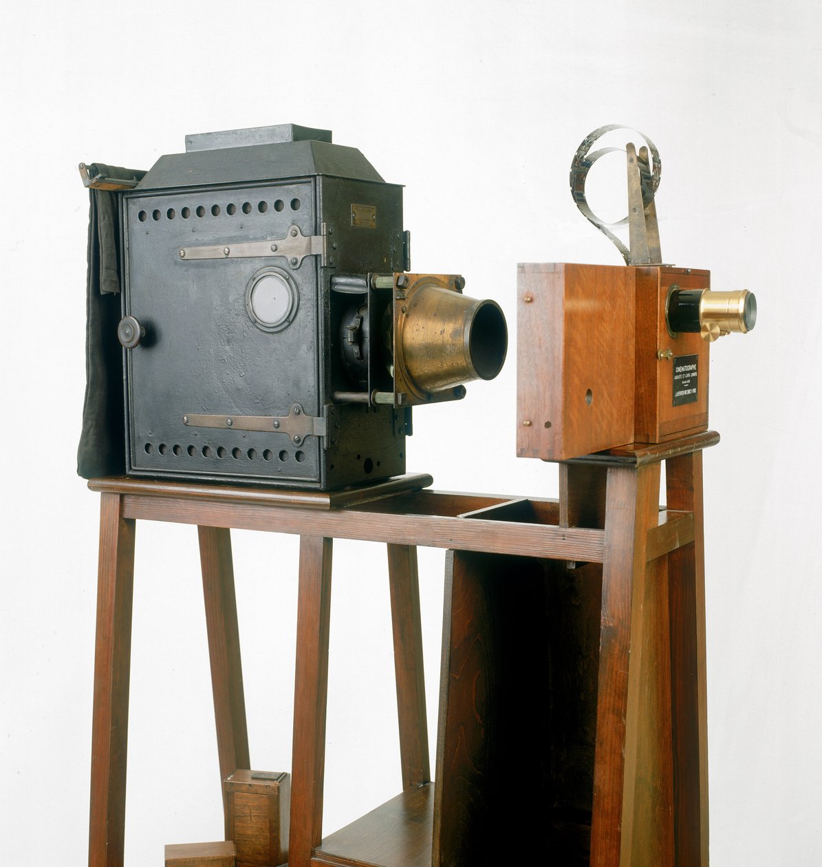 2umiere sinematograf, 1895 (ahşap ve metal) by French School