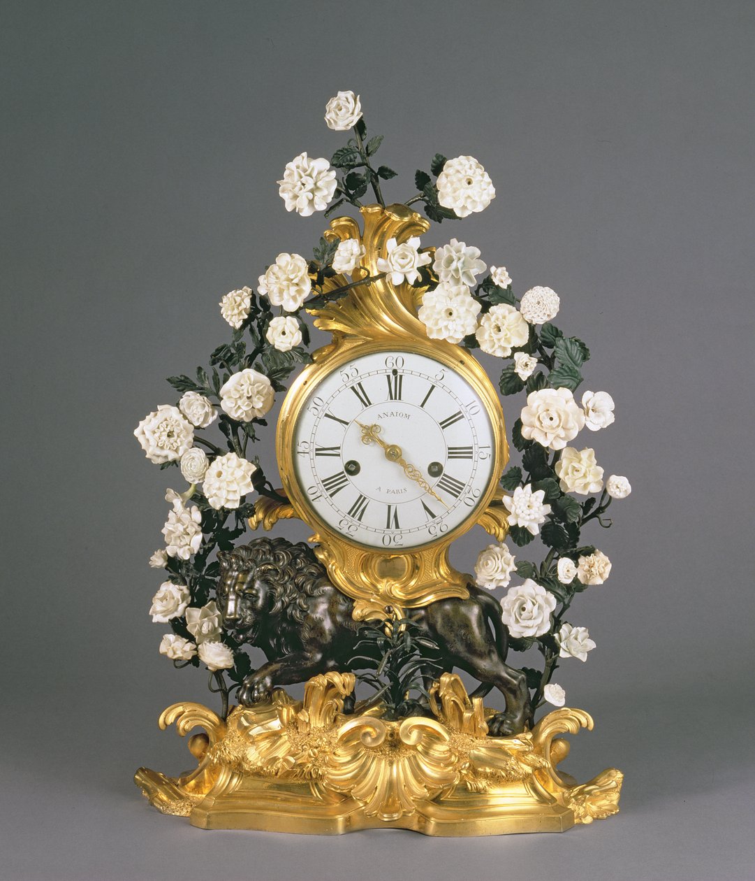 A Louis XV Saat, Vincennes/Mennecy, c.1750 (porselen, ormolu ve bronz) by French School