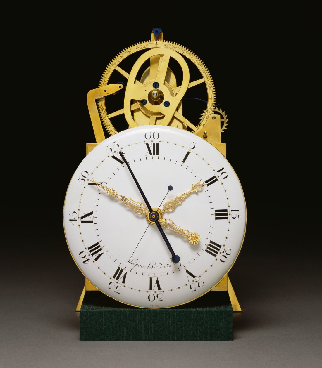 Yıl takvimi ve zaman denklemi ile Louis XVI ormolu ve patinalı bronz montajlı maun uzun çanta regülatörünün kadranının ve hareketinin yakından görünümü, c.1790 by French School