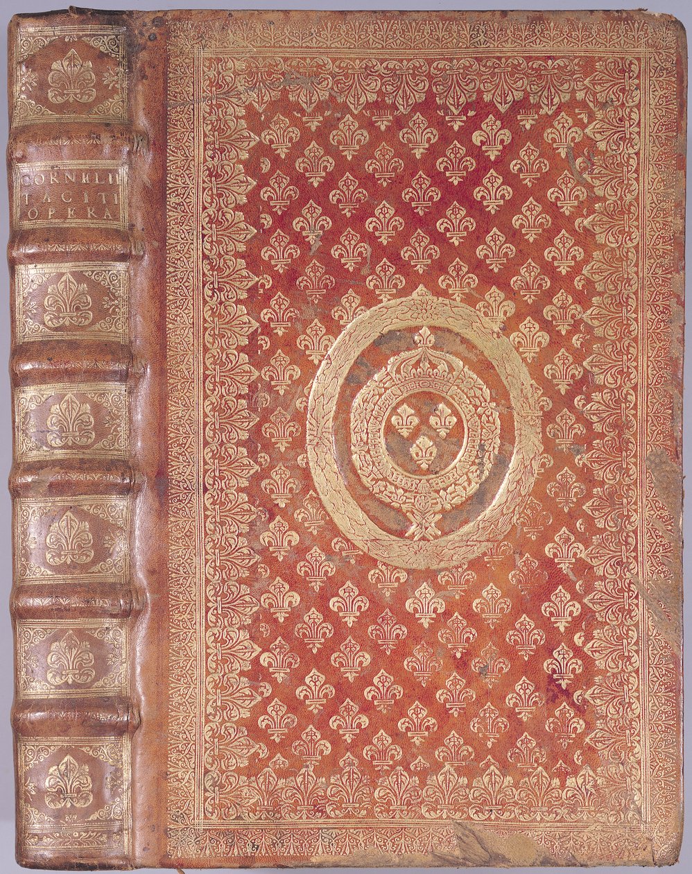 Louis XIV (1638-1715) arması ile Tacitus (55-120) eserlerinin kapağı (kabartmalı deri) by French School