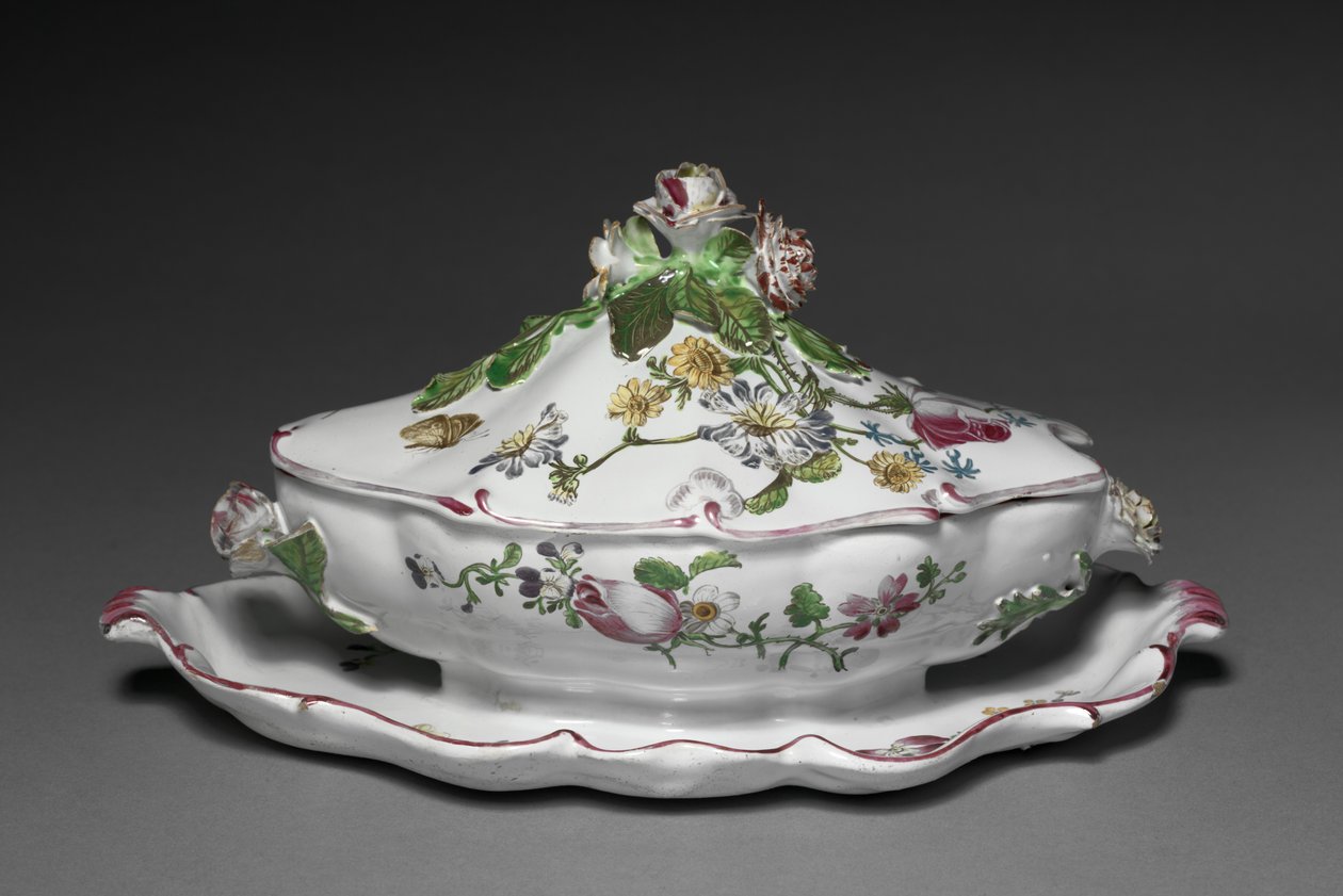 Ekli Standlı Kapalı Sos Kasesi, üretici Veuve Perrin Factory, c.1765 by French School