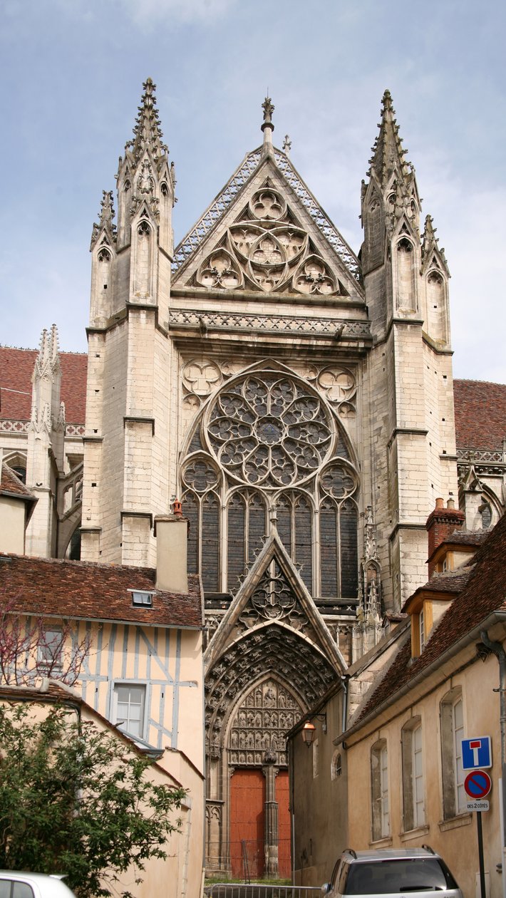 Güney cephesini ve gül penceresini gösteren by French School