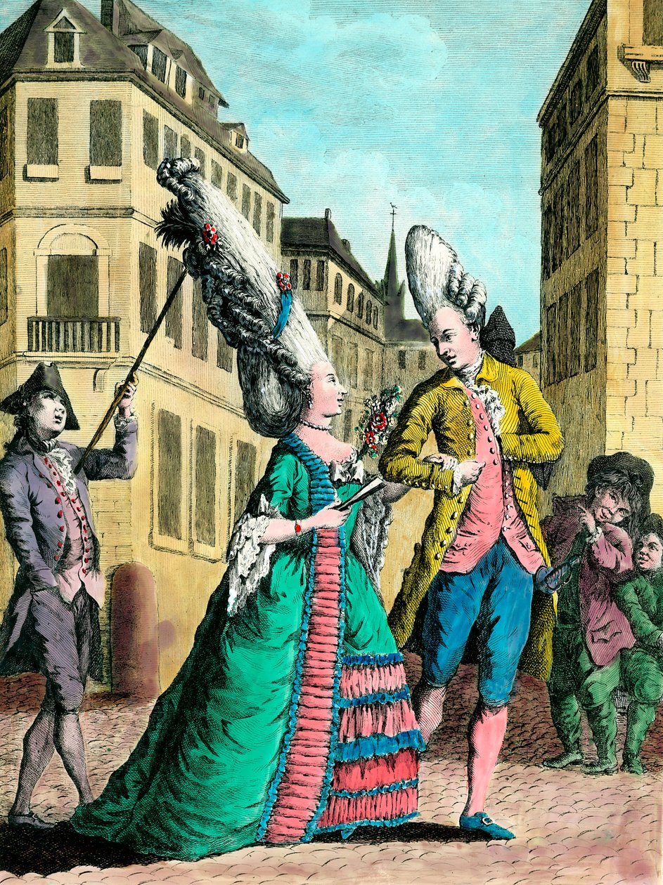 18. yüzyılda eksantrik saç modelleri: Yürüyüşte Fransız kadın. 18. yüzyılın gravürü. Özel koleksiyon. by French School