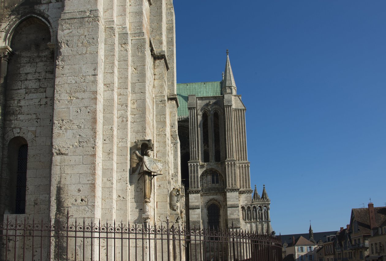Kadranda melek olan chartres katedralinin dış görünümü by French School