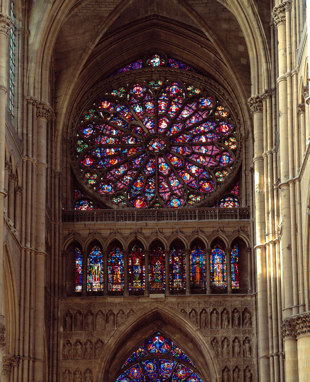 Gotik mimarisi: 13. yüzyılda yapılan Reims Katedrali Notre-Dame (Notre Dame) rozetinin görünümü. Reims, Marne by French School