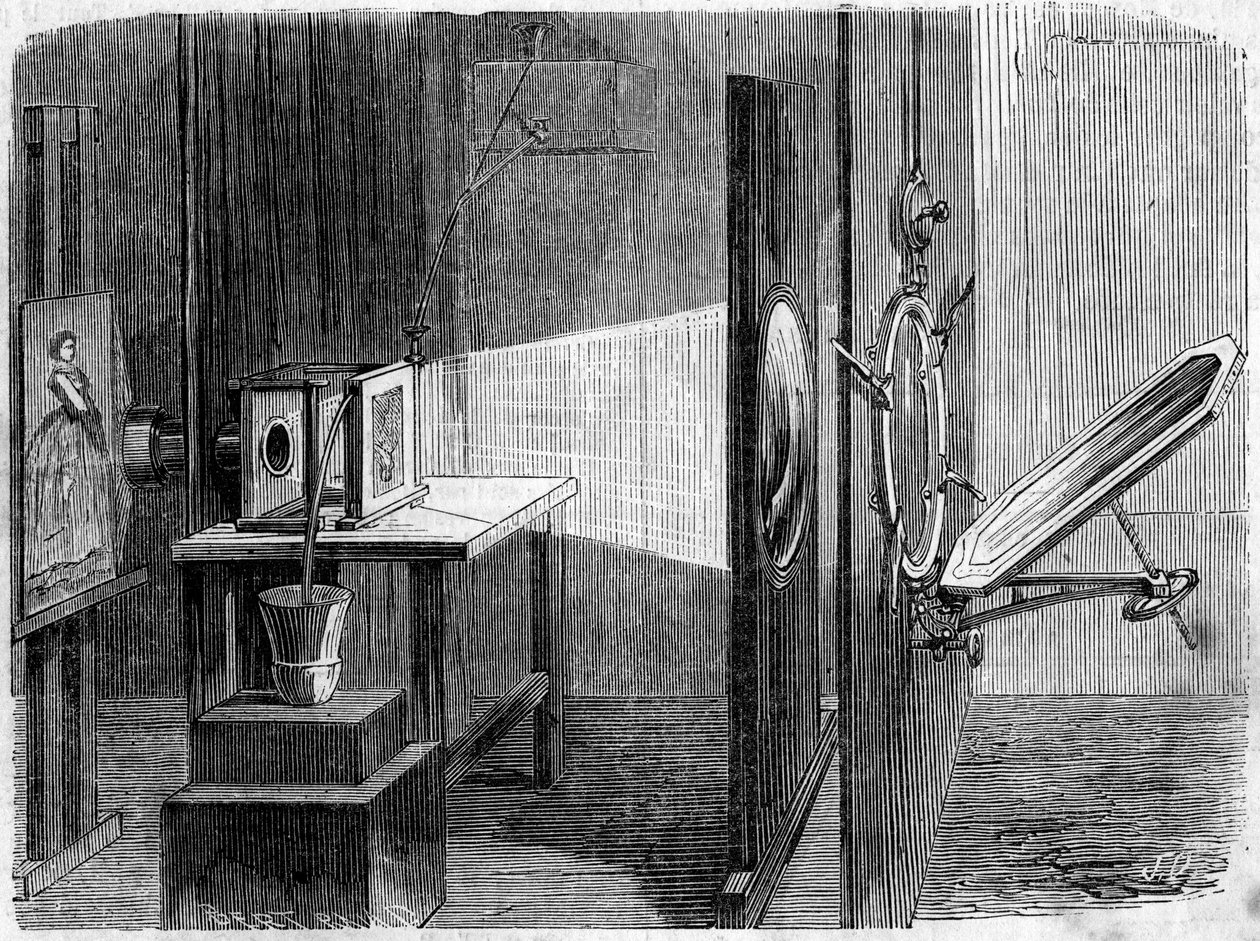 Işık Kapısı, Edouard Delessert (1828-1898) tarafından icat edilen Fotoğraf için geçerlidir. Ayna, güneş ışınlarını yansıtır ve onları bir ışında bir araya getiren bir merceğe geri gönderir ve böylece bir Daguerre kamerası tarafından yeniden üretilen görünt by French School