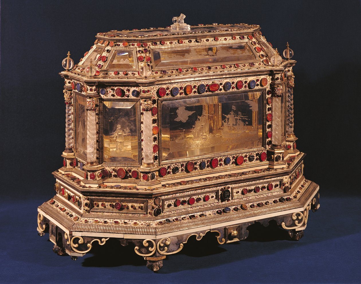 Evlilik sandığı, 1753 (fildişi, emaye, kristal ve yarı değerli taşlar) by French School