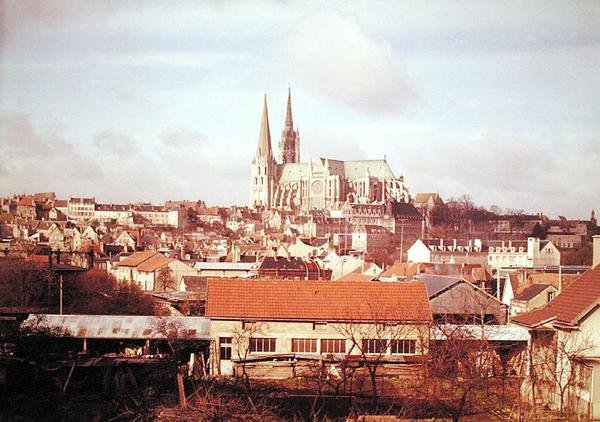 Katedral ile şehrin panoramik manzarası by French School