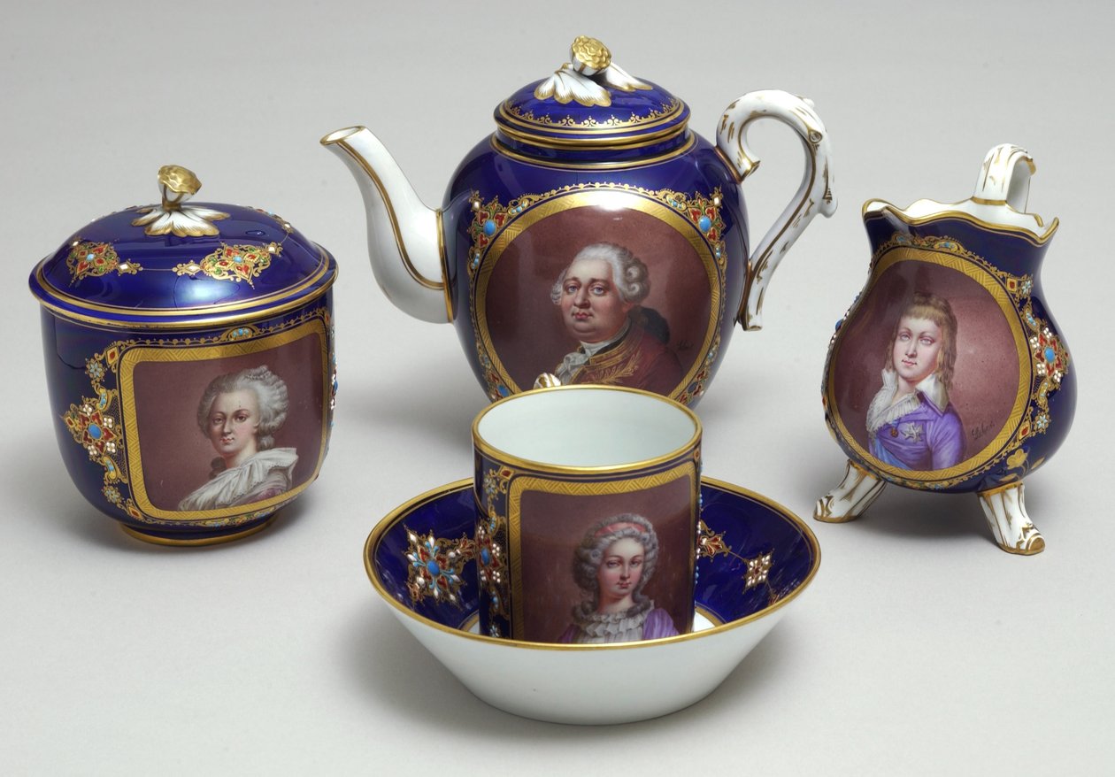 Louis XVI (1754-93) ve Marie Antoinette (1755-93), Sevres, Fransa, c.1789 (porselen) portrelerini içeren bir çay servisinin parçası by French School
