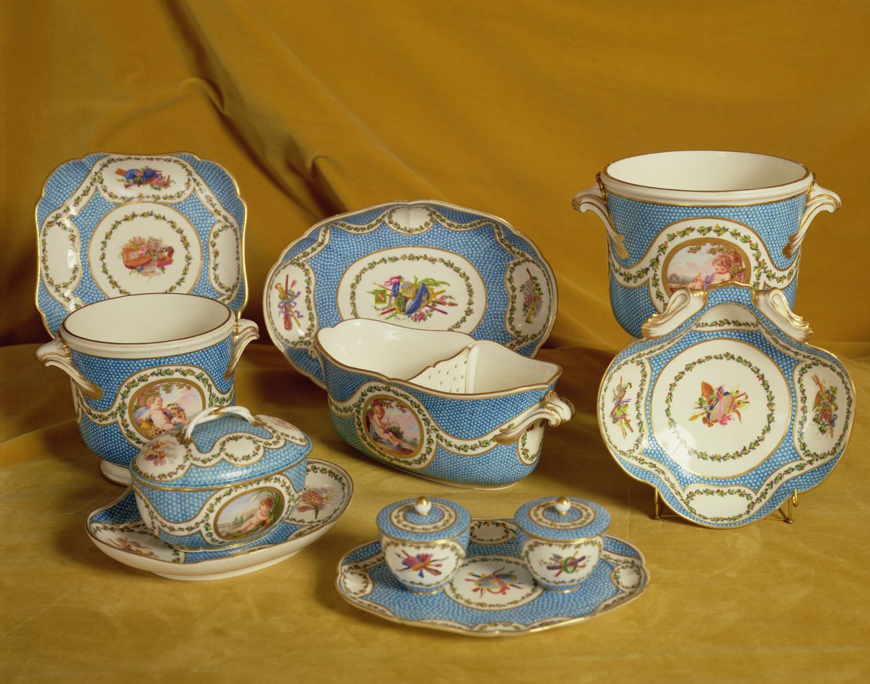 Sevres Melbourne Hizmetinin bir parçası, 1770-71 (yumuşak hamurlu porselen) by French School