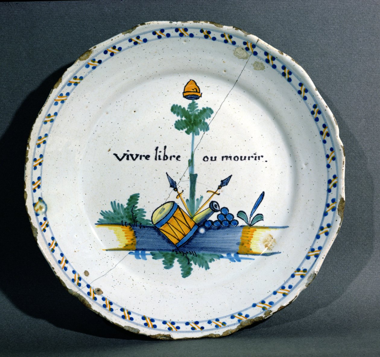 Özgürlük Ağacını betimleyen, Özgürlük ya da Ölüm ilan eden levha, c.1792 (seramik) by French School