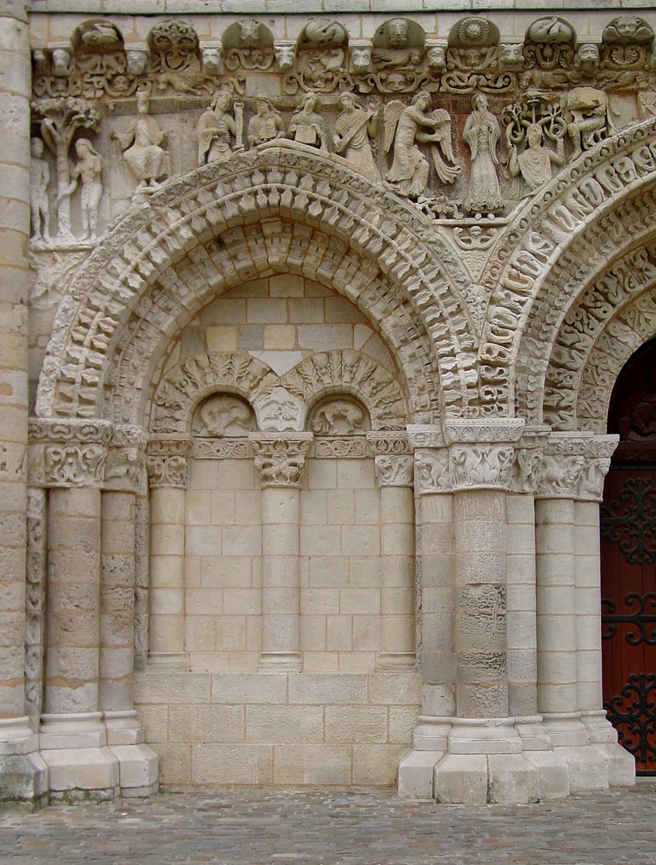 Batı Cephelerinden Portal by French School