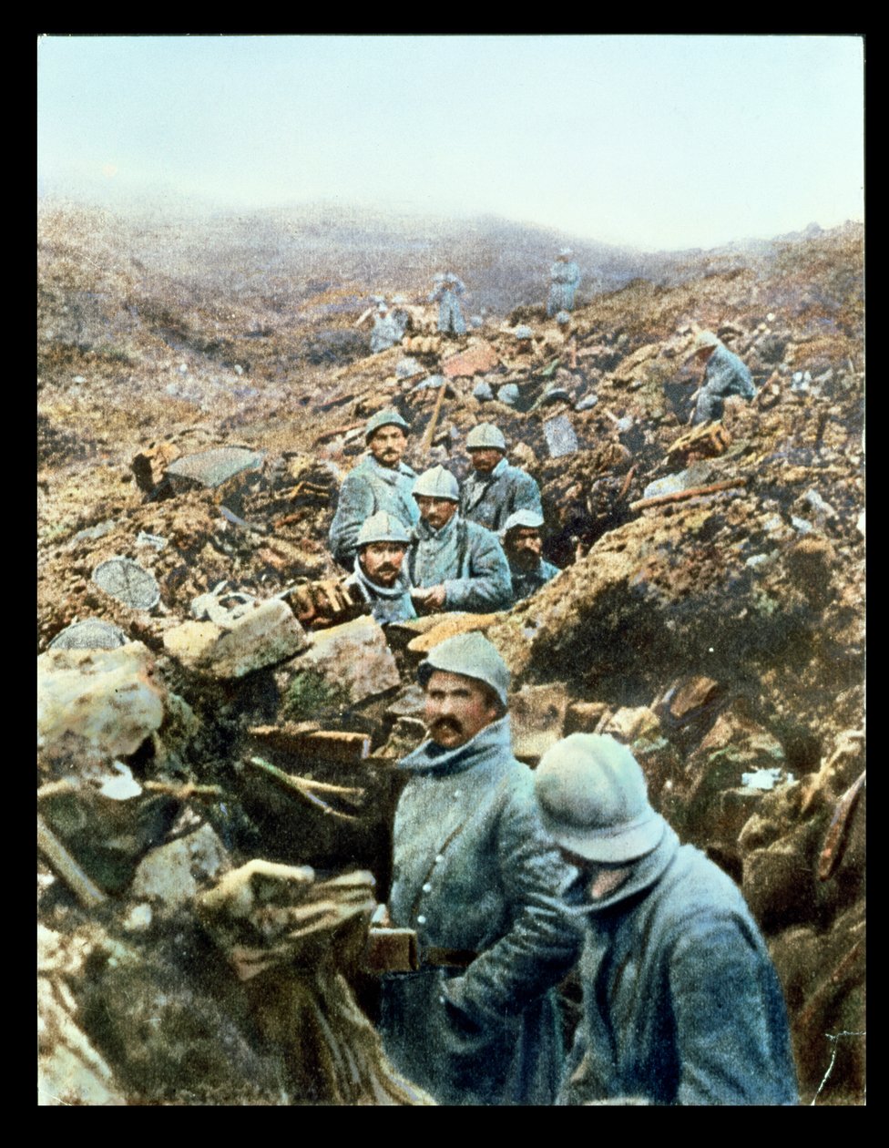Siperlerdeki Fransız askerlerini gösteren kartpostal, 1914-18 (renkli fotoğraf) by French School