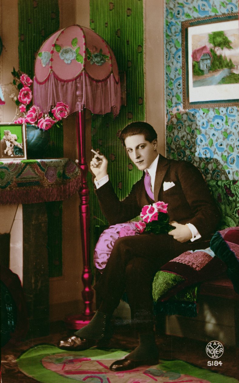 Zarif bir genç adamı betimleyen kartpostal, 1930 dolayları (renkli fotoğraf) by French School