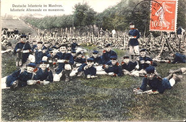Alman piyadelerini manevralarda gösteren kartpostal (renkli fotoğraf) by French School