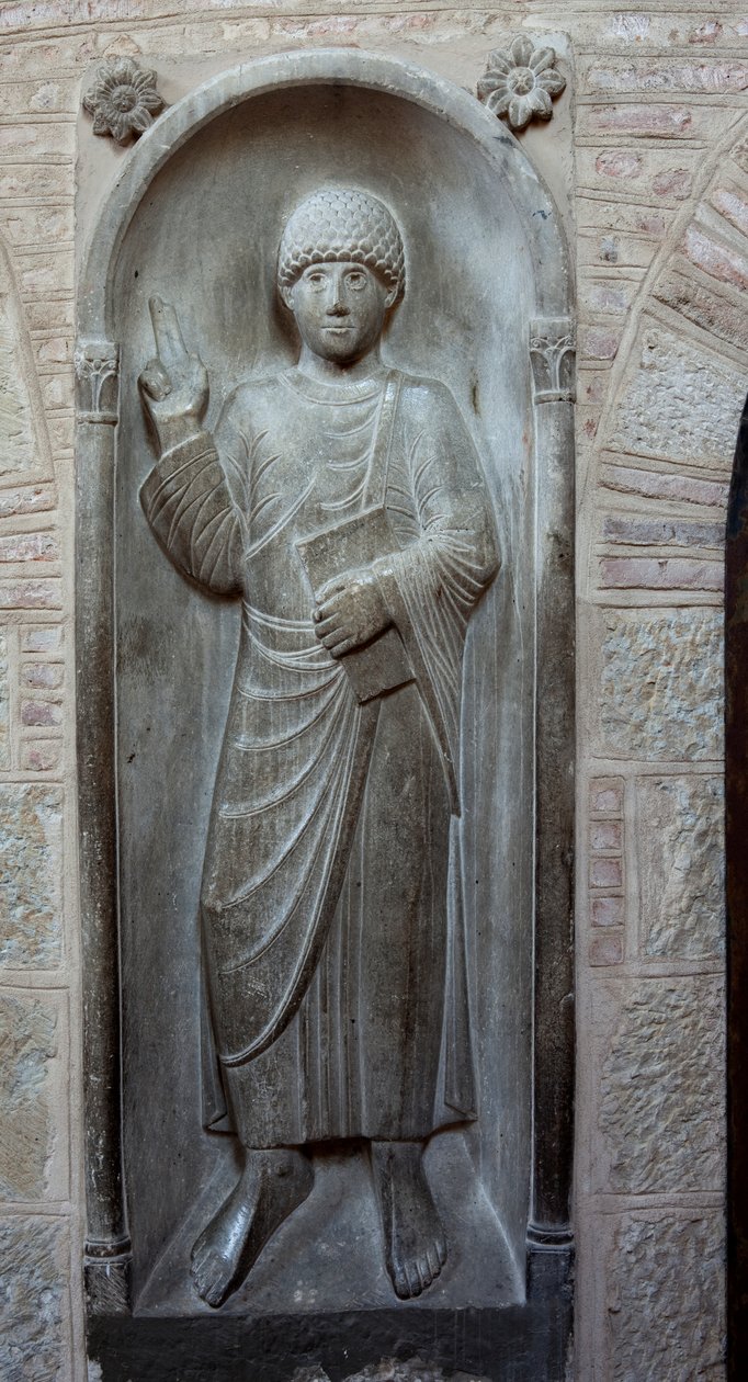 Bir Havarinin Rölyefi, ayaktan (mermer) by French School