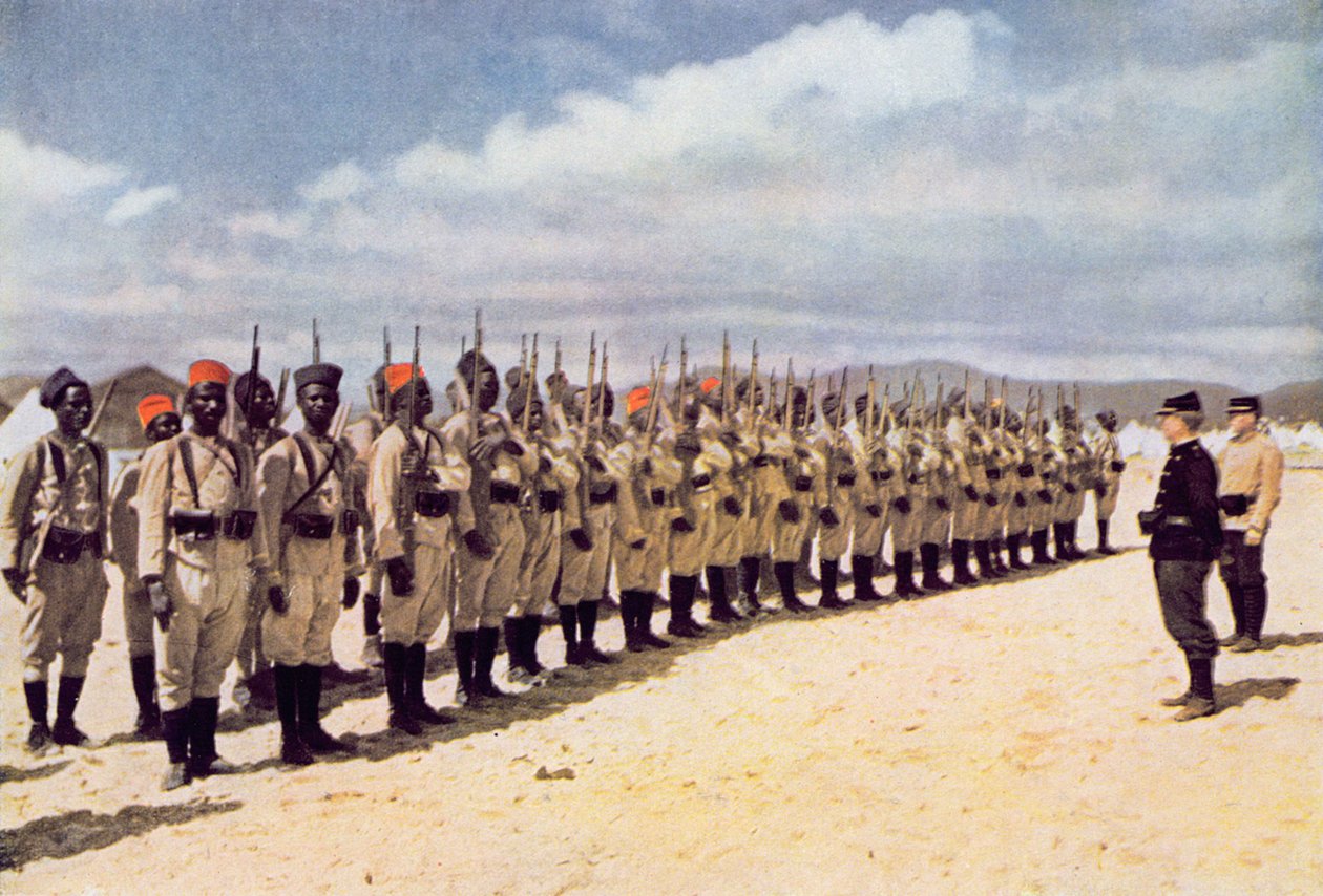 Senegalli Piyade Fréjus sahilinde (renkli bir fotoğraftan sonra), 1915 by French School