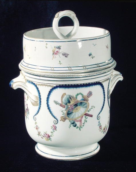 Sevres soğutucusu, 1762 (fayans) by French School