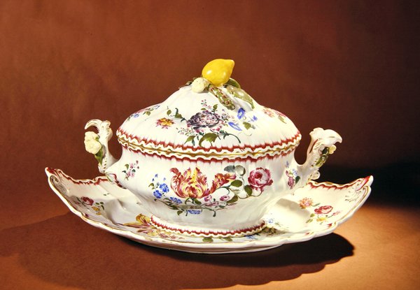 Çorba kasesi ve servis tabağı (fayans) (ayrıca bkz. 375745) by French School
