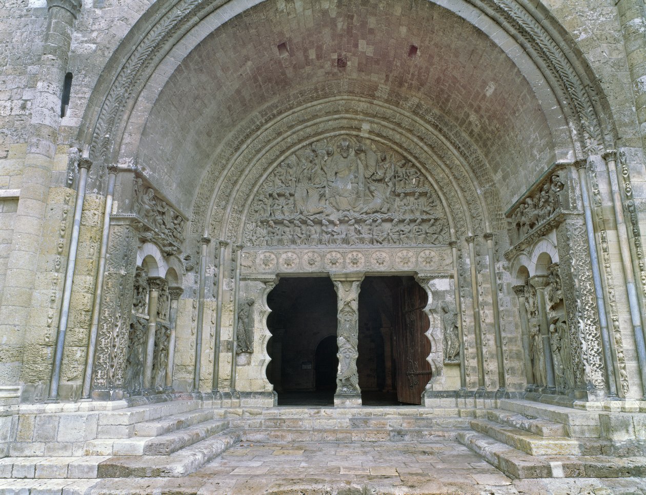 Güney Portal, inşa c.1115 by French School