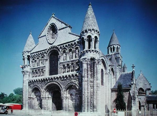 Kilisenin güneybatı görünümü by French School