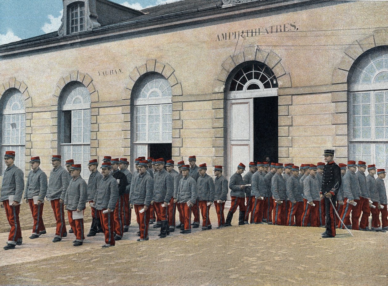 Saint-Cyr (Saint Cyr) özel askeri okulu, iç hizmet: Amfitiyatrodan çıkın. by French School
