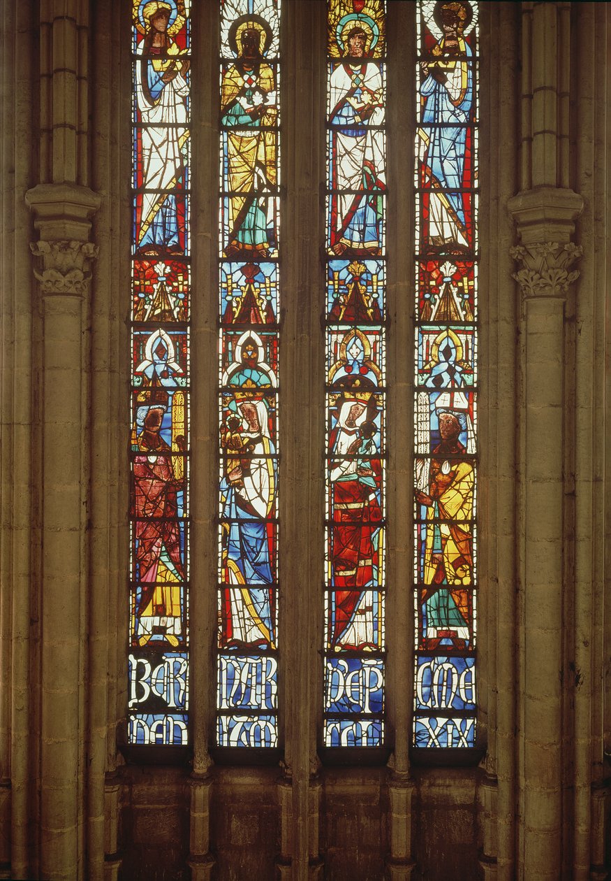 Taç takan meleklerin vitray penceresi, Piskopos Bernard dAbbeville ve Bakire ve Çocuk, 1269 by French School