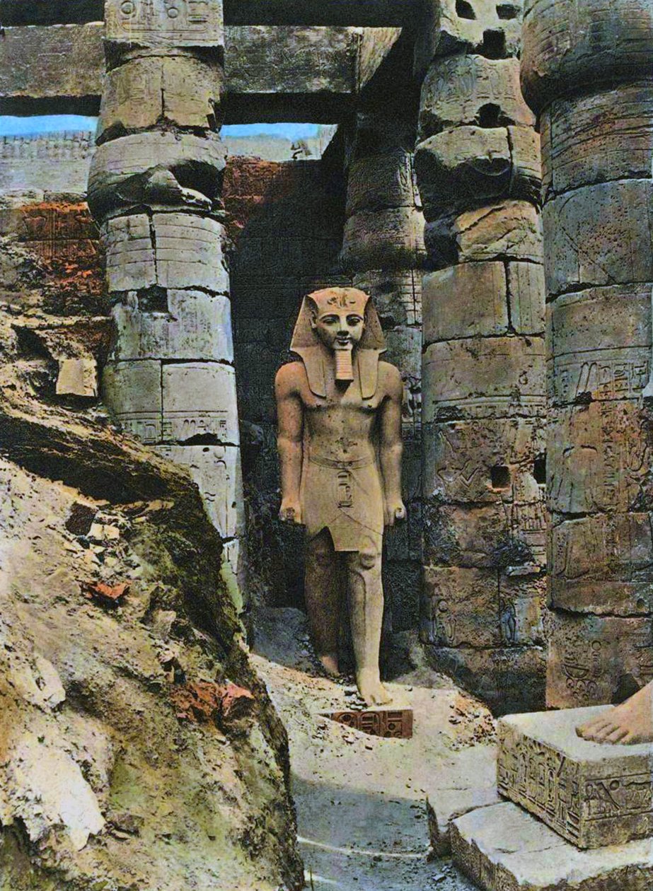 II. Ramses Heykeli, Luksor, Mısır, 1903 (el renkli fotoğraf) by French School