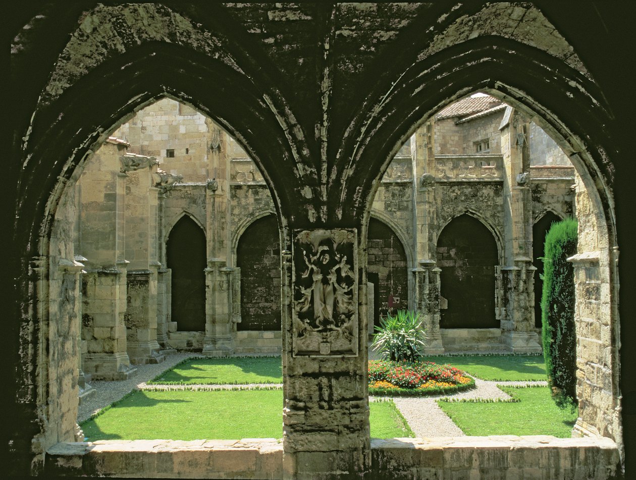 Galerilerden birinden görülen Cloister Garden, 1272-1340 by French School