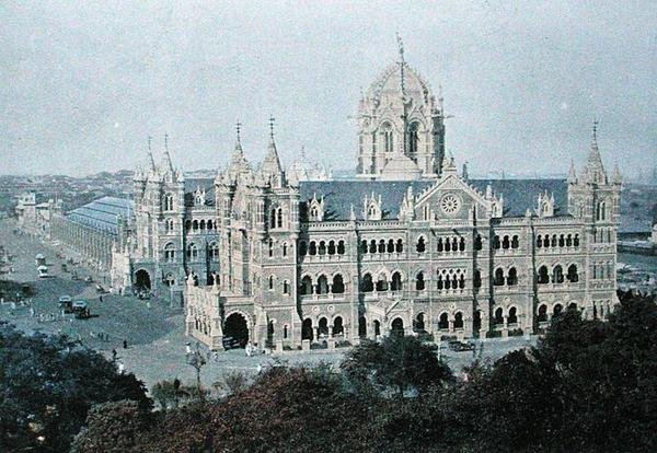 Victoria Terminus, Bombay, Gillot tarafından gravür, c.1910 (renkli taş) by French School