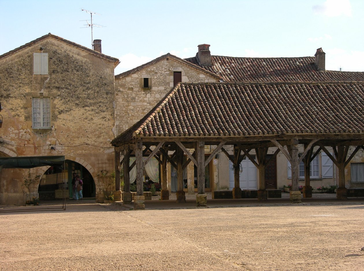 Köydeki kapalı pazarın görünümü by French School