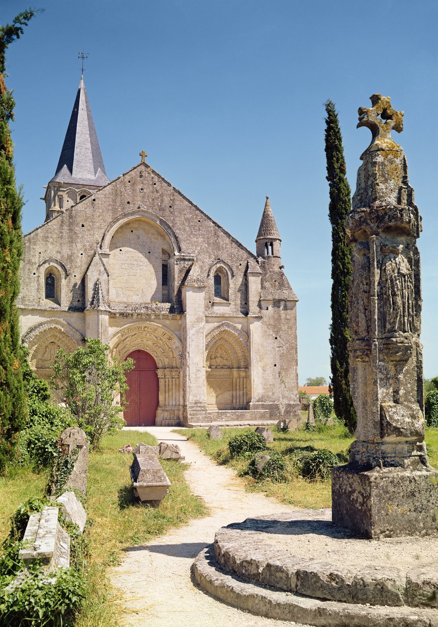 St. Pierre Kilisesi cephesinin görünümü, 1150-75 by French School