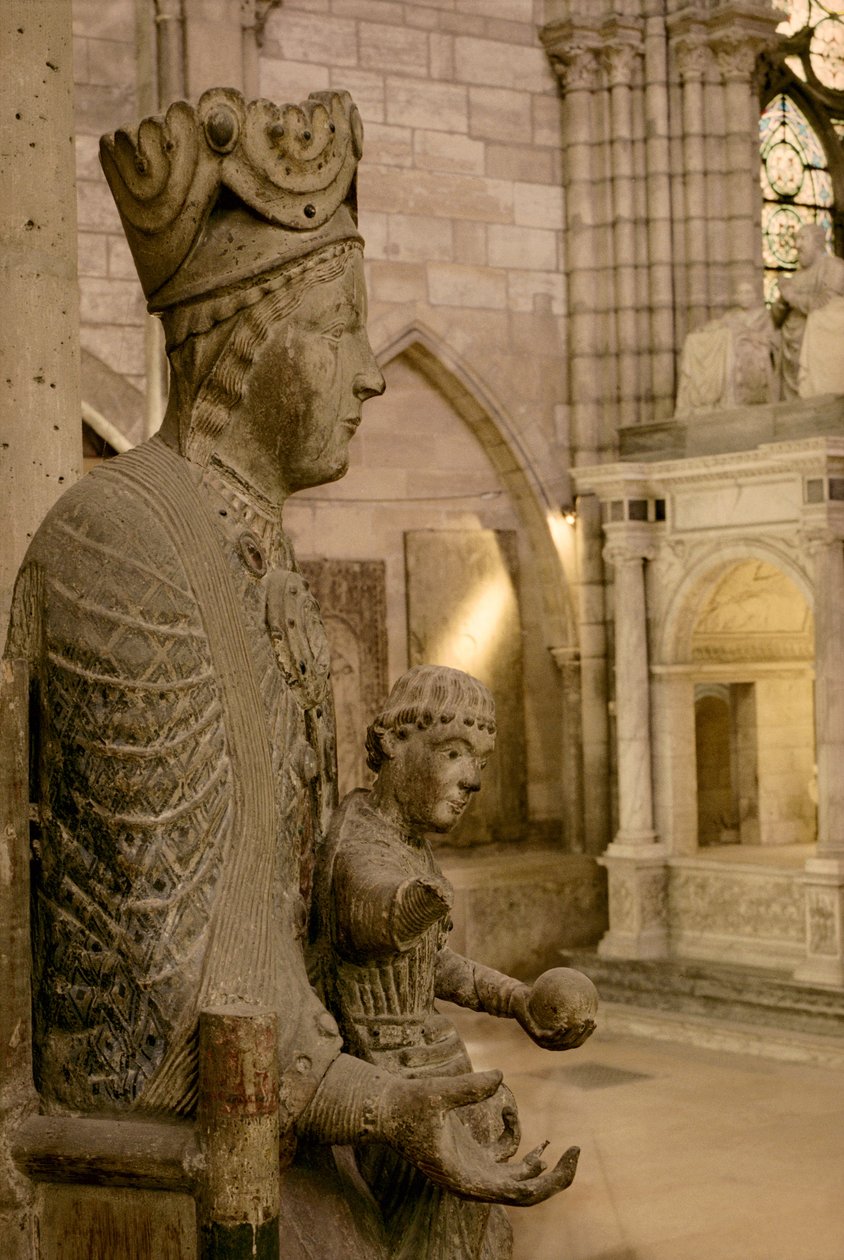 Majestelerinde Bakire ve Çocuk (polikrom ahşap) (detay) by French School