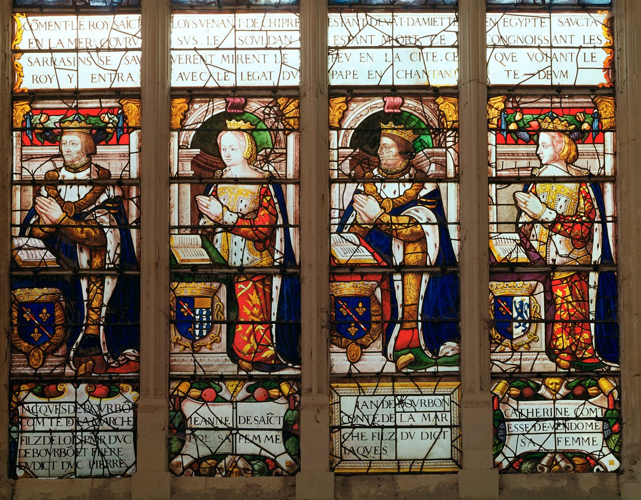 Jacques de Bourbon (1315-61) Comte de la Marche, Jeanne de Chatillon-Saint-Pol (d.1371) Jean I de Bourbon (1361-94) ve Catherine, Comtesse de Vendome'u gösteren pencere by French School