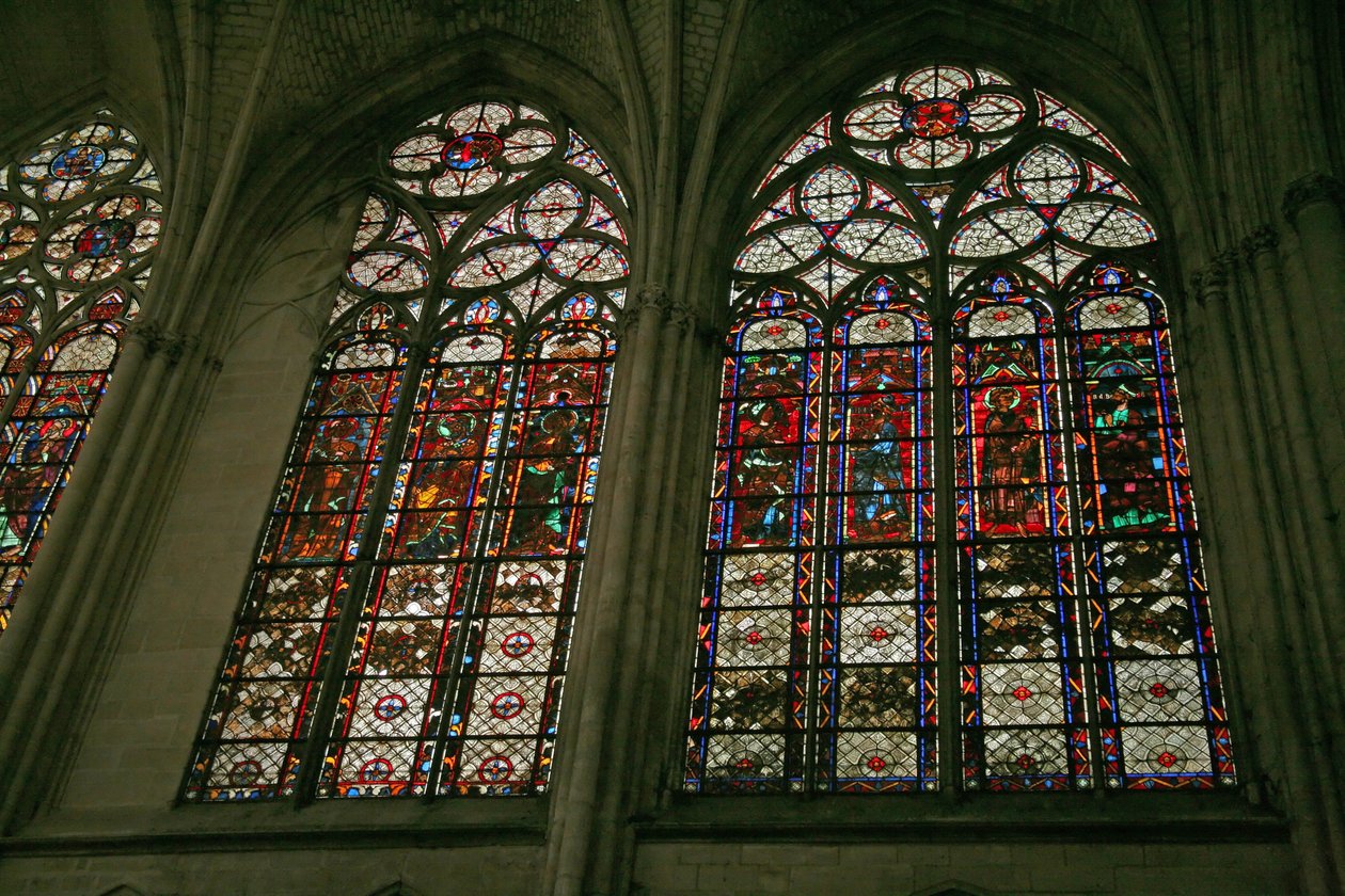 Clerestory bant vitray pencereler ile koro kuzey tarafını gösteren Pencere by French School