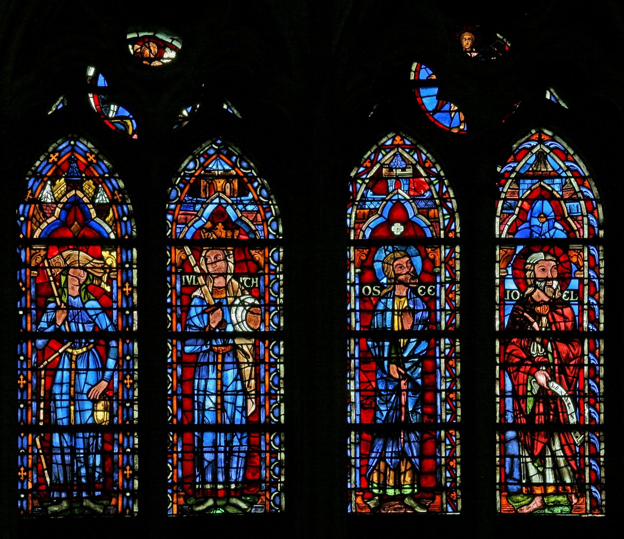Sinagog, Judith, Hoşea ve Yoel peygamberlerini gösteren w103 penceresi by French School