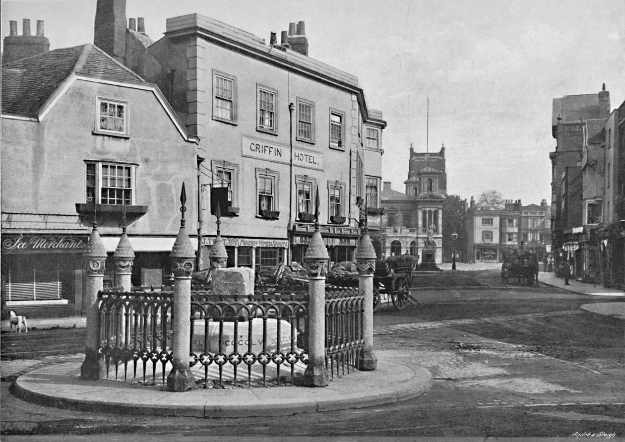 Taç Giyme Taşı ve Pazar Yeri, Kingston-on-Thames, c1896 by Frith and Co